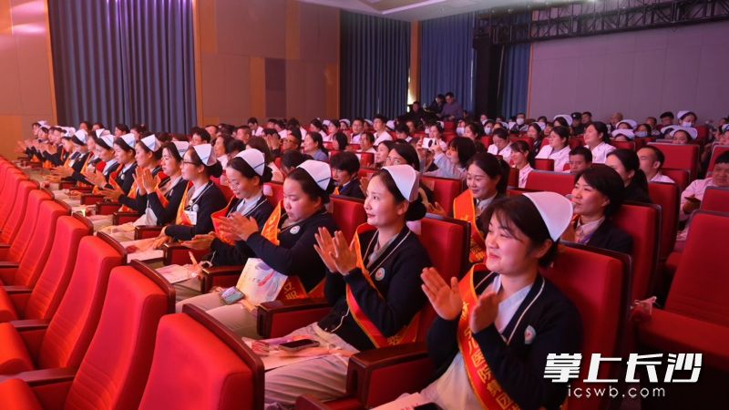 医护人员享文艺大餐。 均为主办方供图