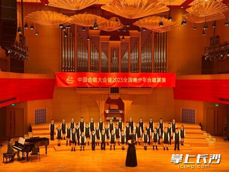 砂子塘启新小学小云鲸合唱团赴北京参加“全国青少年合唱展演”。
