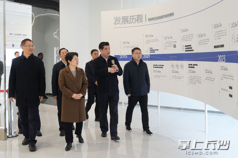 会前，长沙市党政代表团考察了湘江智造中心。