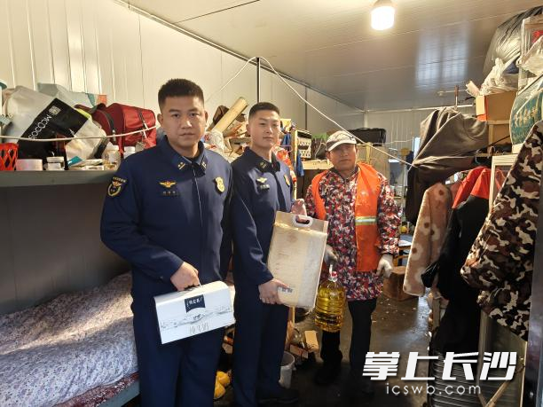 开福消防开展上门慰问活动。 长沙晚报通讯员 刘荃菁 摄