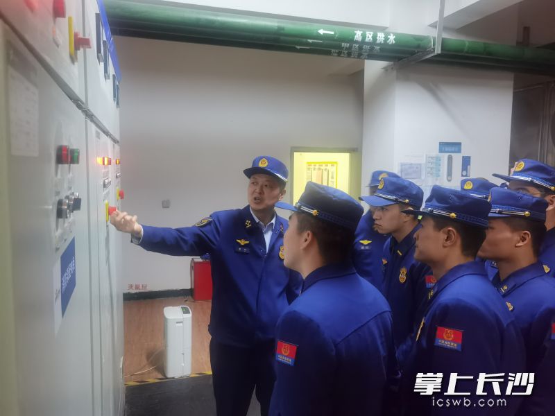 图为实操培训现场。 长沙晚报通讯员 胡宇波 摄