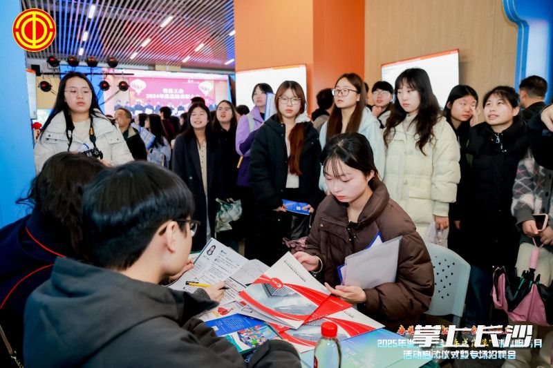 现场汇集近百家企业，提供5000余个优质岗位。