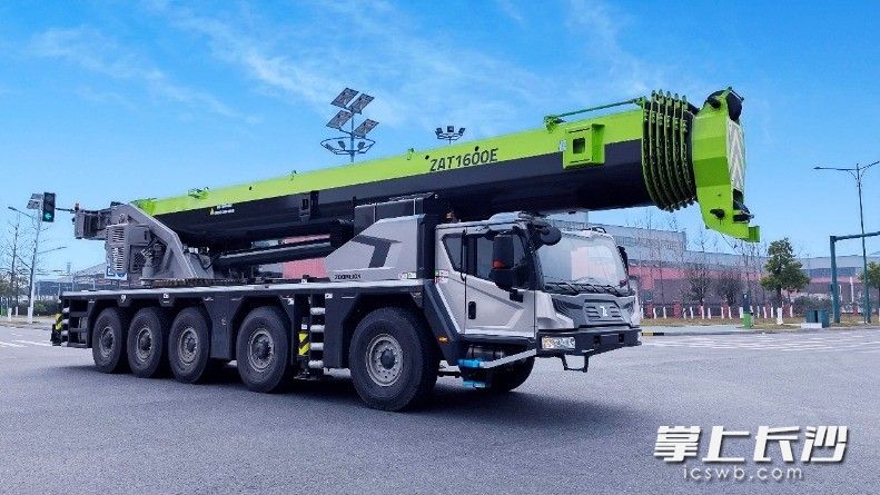 中联重科即将参展的全地面起重机