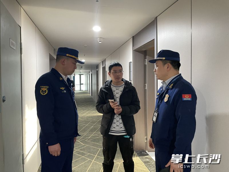 雨花消防在宜诚酒店开展消防检查。长沙晚报通讯员 杨慧 摄