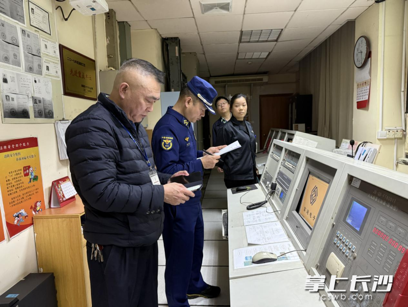 芙蓉消防在旺旺医院开展消防安全检查。长沙晚报通讯员 谢梦嘉 摄