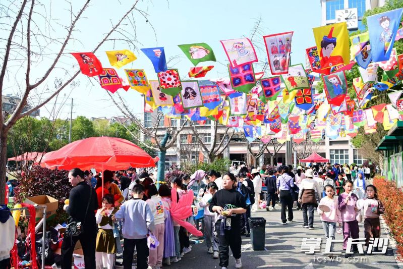 学校分成四大主题街区。