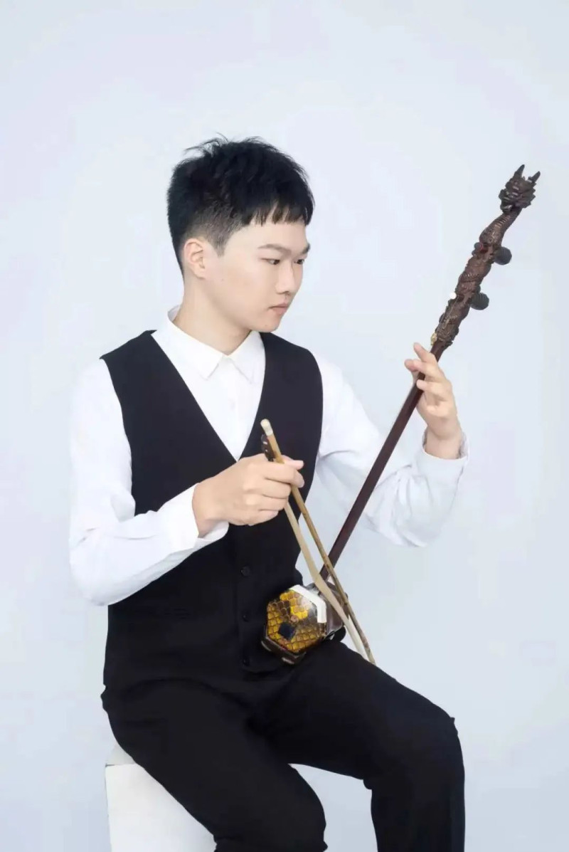 常睿，曾加入武汉音乐学院东方中乐团以及武汉音乐学院东方楚韵组合，参加大型国家艺术基金项目《和鸣》等大型演出。