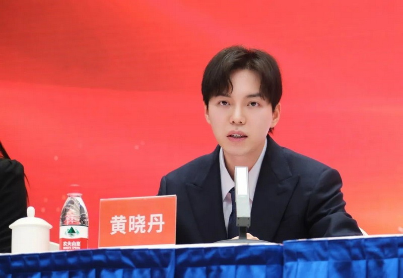 万家丽集团总经理黄晓丹致欢迎辞