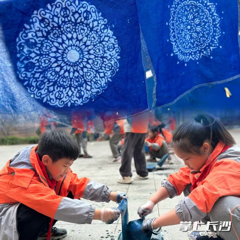 “非遗进校园”系列课程已形成特色品牌。