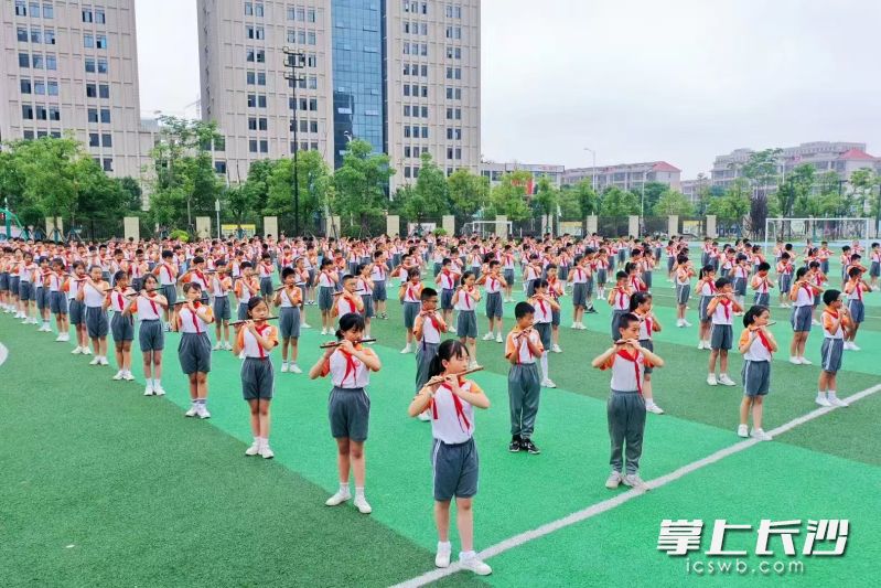 竹笛课程让每个孩子都能演奏完整曲目。 均为长沙晚报通讯员全真、颜立亮摄