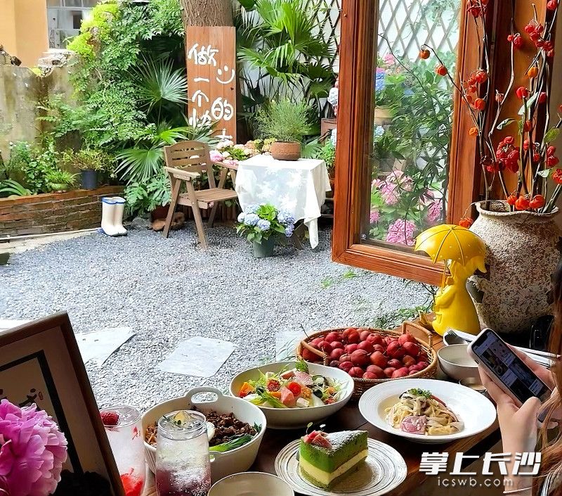 森屿食堂的餐厅氛围营造。长沙晚报实习生 刘雅雯 摄