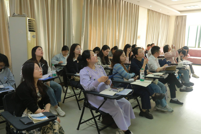 现场老师听课中。