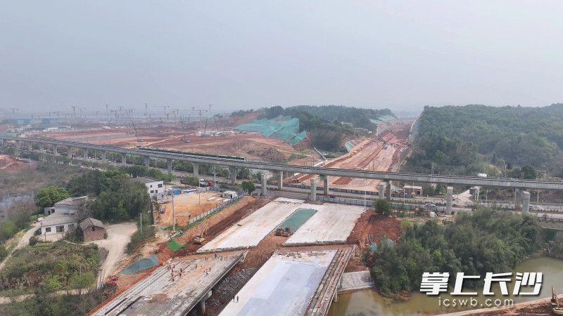 科创大道项目建设进度完成70%左右。