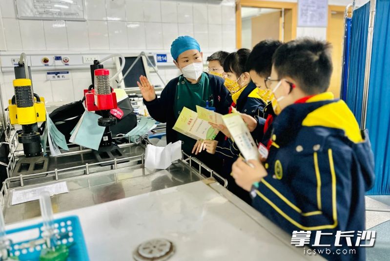 在长沙市中心医院急诊科，全面了解了急诊科的“黄金救治链”。