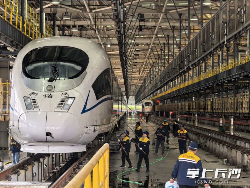 长沙车辆段积极应对即将到来的客流高峰。 通讯员 谢敏 供图