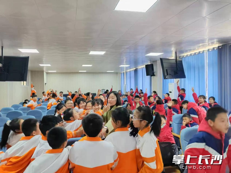 现场开展首场示范课。 均为长沙晚报通讯员李斯力供图