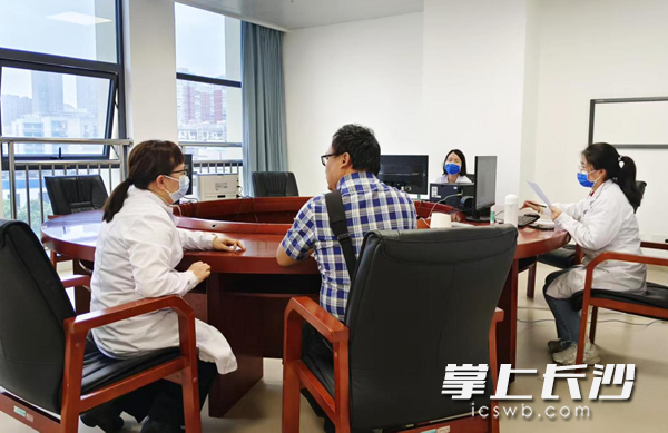 “多对一”诊疗模式，让超重肥胖患者告别辗转多个专科的就医困扰。通讯员 供图