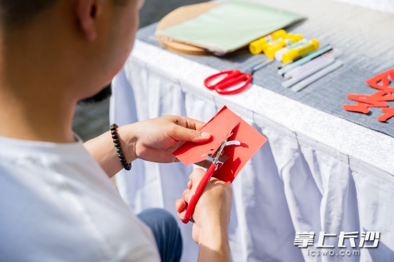 长沙剪纸（一刀剪）。