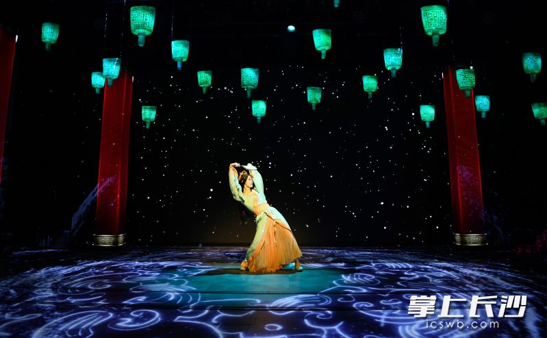 《寻长沙》带来精彩表演。 《寻长沙》带来精彩表演。