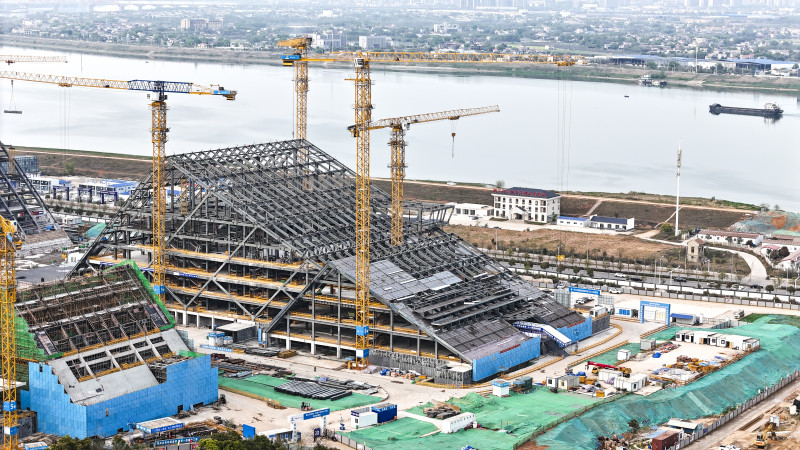 在和煦的春日暖阳下，湘江科学城宛如一颗崛起的“科创明珠”，熠熠生辉。