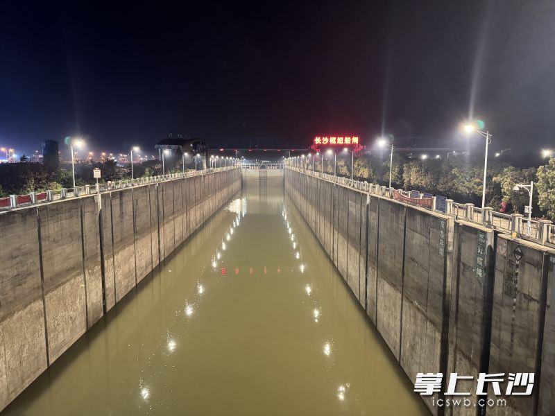 历时近一个月的湘江长沙综合枢纽二线船闸2025年大修工作圆满完成。长沙晚报通讯员 沈江供图