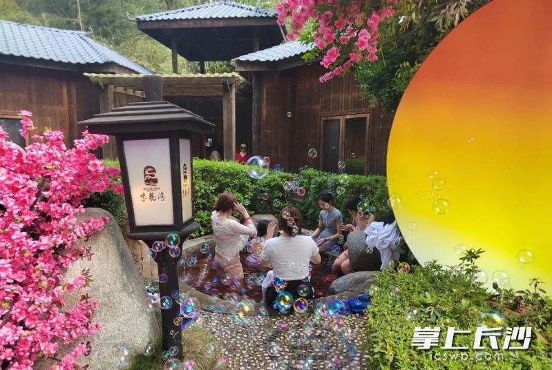 灰汤温泉旅游度假区人气高涨。