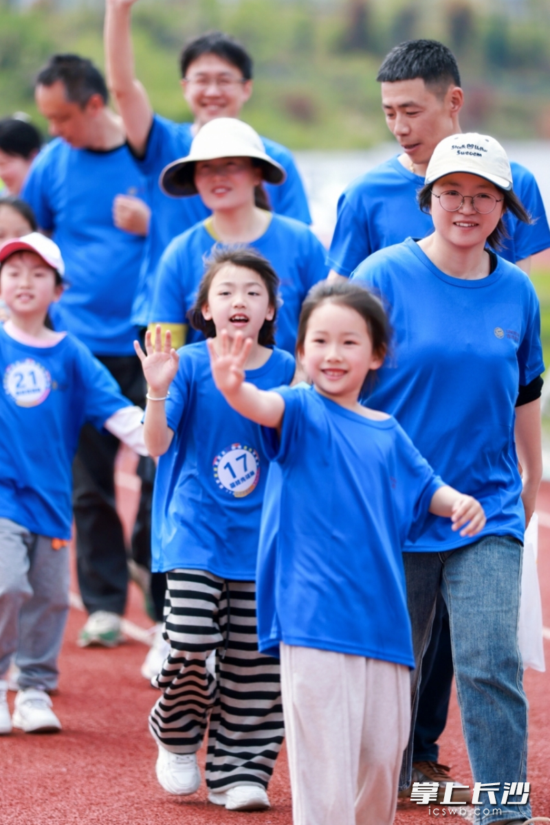 4月6日，“牵手星星看蓝天·阳光赛场共逐梦”趣味运动会在长沙黄花机场运动场举行。 均为长沙晚报通讯员刘可儿供图