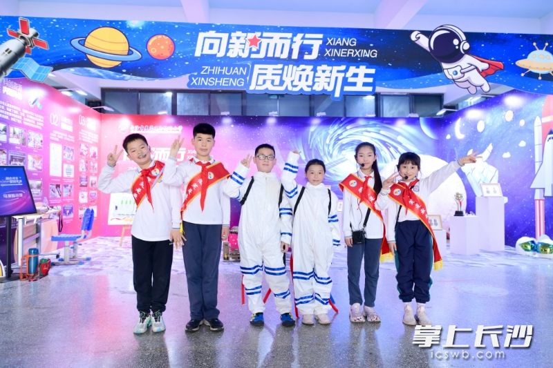 各校以“主题演讲+成果可视化”形式展现湖湘科学教育创新图谱。 各校以“主题演讲+成果可视化”形式展现湖湘科学教育创新图谱。