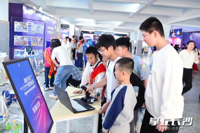 芙蓉区科学实验校成果展示区。