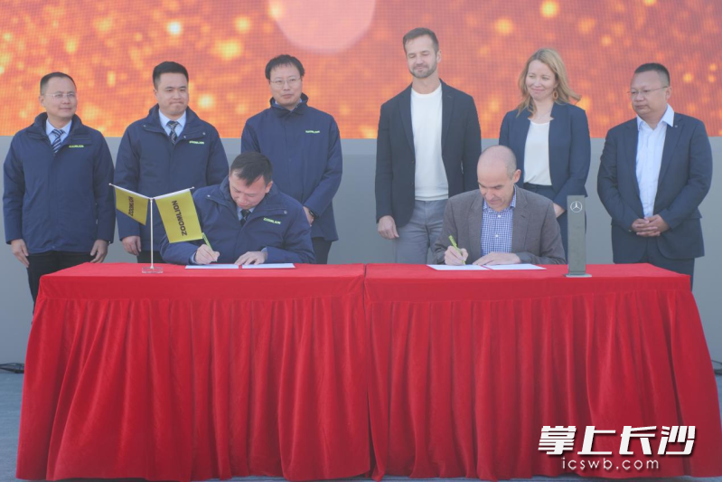 中联重科与梅赛德斯-奔驰卡车签约现场。长沙晚报通讯员  李家宇供图