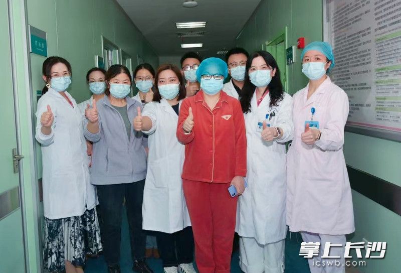 造血干细胞移植后第12天，李女士顺利出仓。 均为通讯员供图