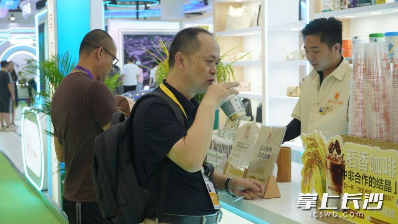 长沙风味香飘四溢，“稻香拿铁”成为人气爆款。