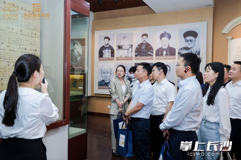 与会品牌企业相关负责人参观湖南第一师范。