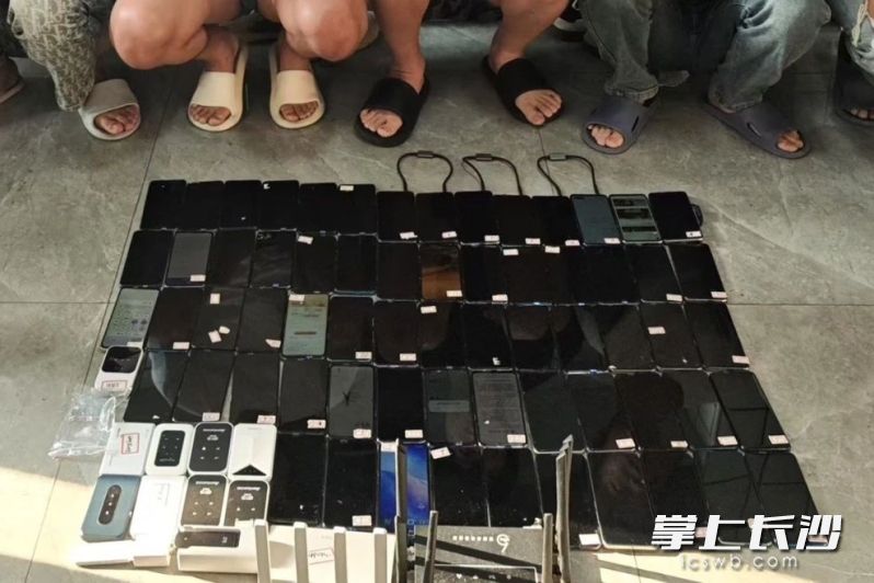 现场查获的作案工具。长沙晚报通讯员 胡晶 供图