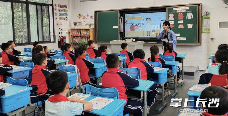 开福区第一小学老师在洪西小学开展送教活动。学校供图