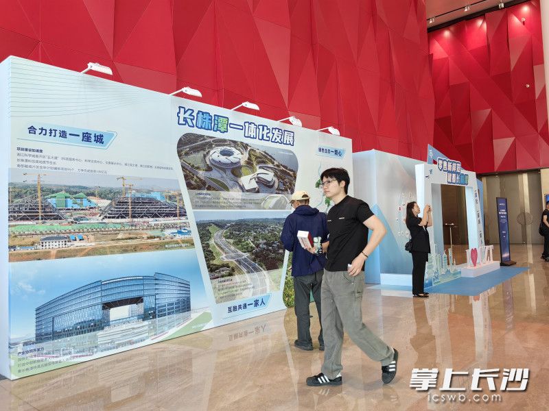 长株潭一体化主题展区亮相2025福布斯中国新零售盛会。 均为长沙晚报全媒体记者彭放摄