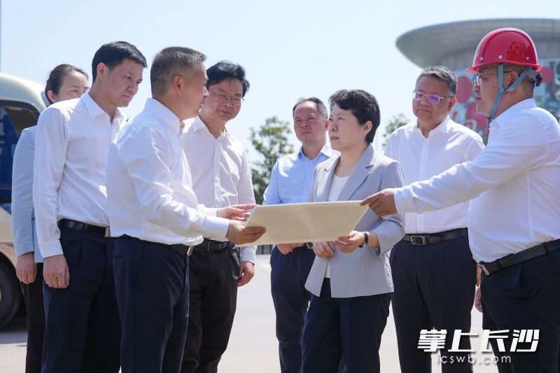 先锋街道机场口路拓改工程项目调研现场。