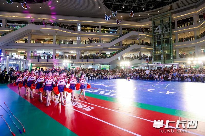 “运动会”搬进商场打造新场景。