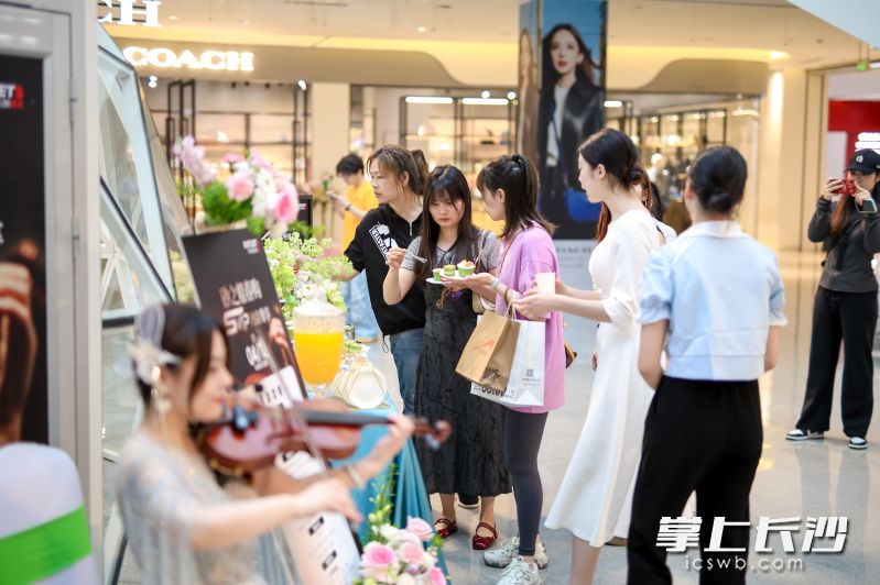 “闭店尊享”活动为砂之船SVIP会员开启沉浸式购物之旅。 均为通讯员供图