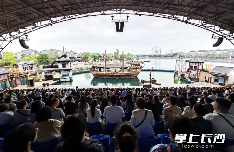 五一假期，《黑石远渡》作为节庆重头戏，每天将上演多场。