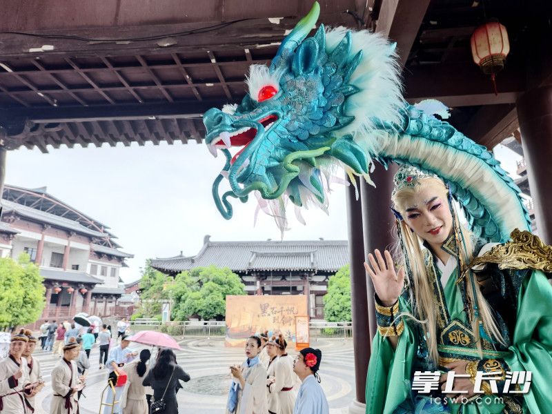 “神话奇境游”，将游客带入了一个奇幻的世界。