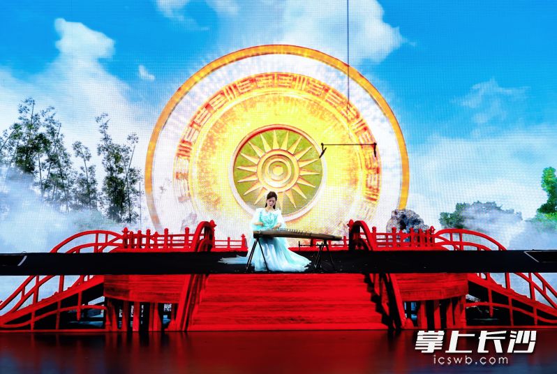 19日晚，《万籁筝鸣 山海桐音》为主题音乐会在长沙音乐厅举行。均为长沙晚报通讯员 张建业 摄