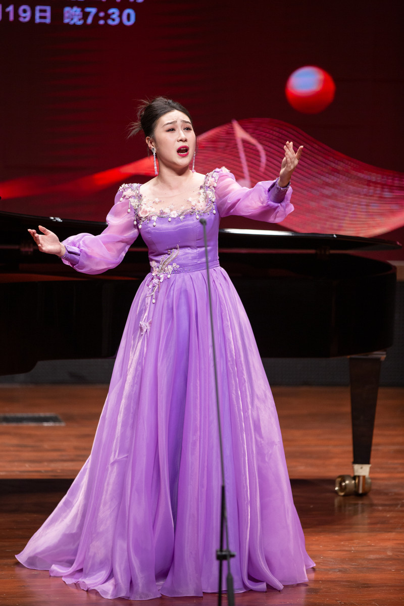 金钟奖获得者歌声飞扬。