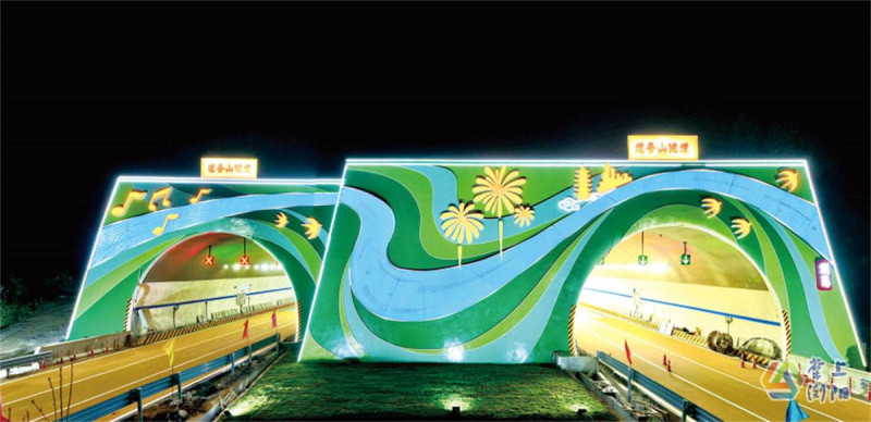 金阳大道道吾山隧道入口处，一幅融合《浏阳河》旋律与浏阳花炮元素的动态浮雕正诉说着城市故事。受访者供图