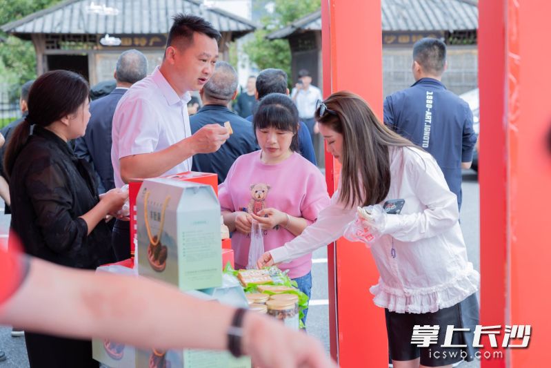 沙田乡当地的特色美食令游客赞不绝口。