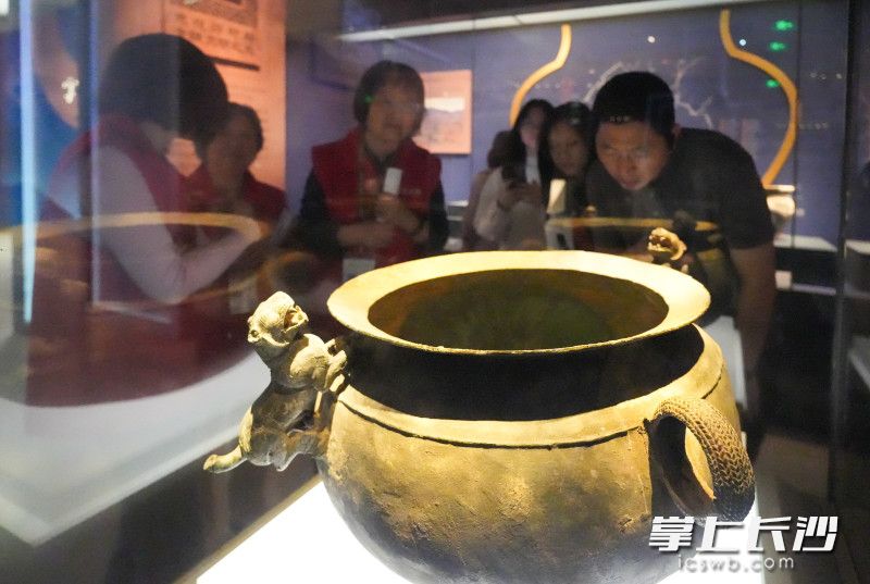 4月25日，媒体记者提前探访“夜郎遗踪——寻找《史记》中的古国”特展，26日展览将在长沙博物馆特展二厅启幕。