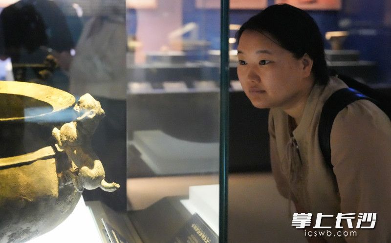 4月25日，媒体记者提前探访“夜郎遗踪——寻找《史记》中的古国”特展，26日展览将在长沙博物馆特展二厅启幕。