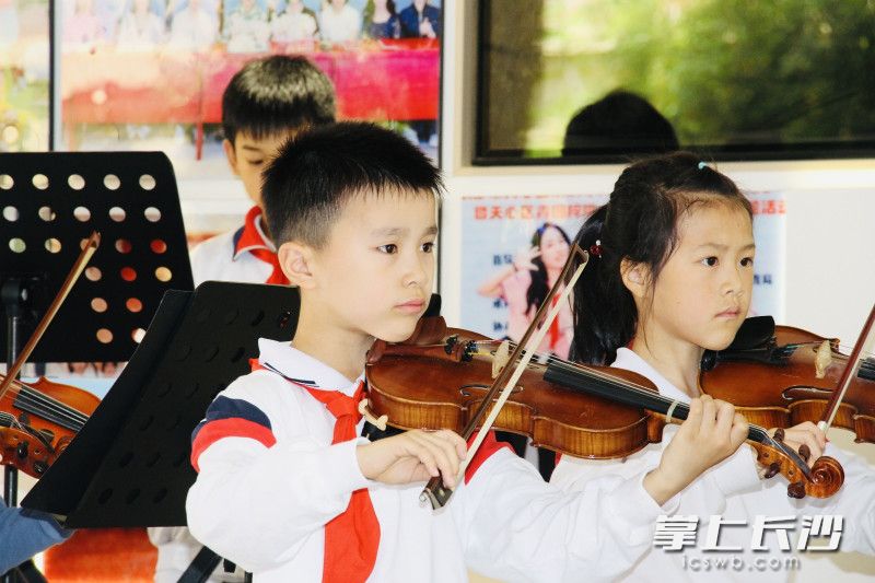 孩子们的演奏赢得家长们阵阵掌声。均为通讯员供图