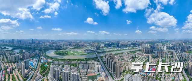 今日中午，长沙天空出现大片云朵，阳光普照，景色优美。 长沙晚报全媒体记者 刘晓敏 摄