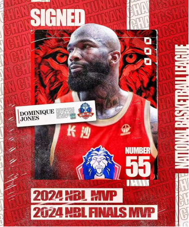 上赛季的NBL（全国男子篮球联赛）中，琼斯代表香港金牛拿到总冠军，个人斩获FMVP（总决赛最有价值球员）。均为长沙勇胜篮球俱乐部供图